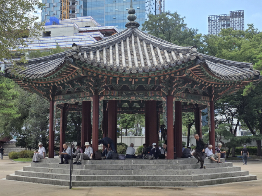 단종5서울에 만든 최초의 근대식 공원, 1902년 광무6년에 세운 팔각형정자,19년 3,1일 독립선언서를 낭독한 곳,건축가 심의섭.jpg