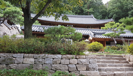 동학사, 공주의 산속에서 만나는 고요한 사찰