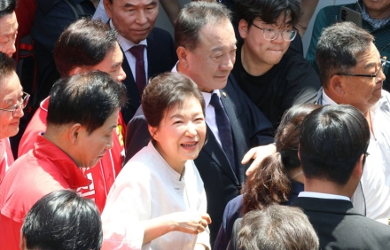 박근혜 전 대통령, 지방선거 지원 등판에 엇갈린 민심…“보수 결집” vs “새로운 정치 필요”