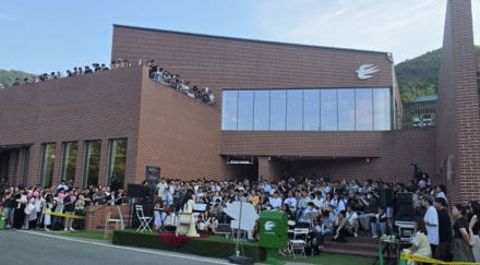 룰리커피, 'Rully Busking Series.01' 성황… 남규리 라이브·재즈 공연으로 가창점 문화공간 변신
