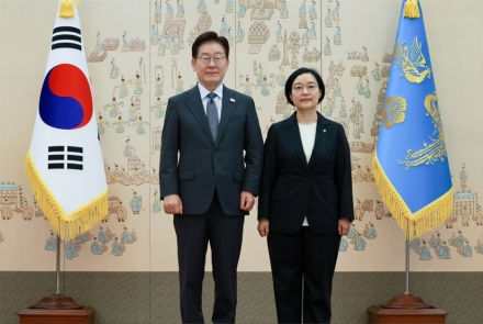 한성숙 국무총리 취임…"첫날의 첫 마음으로 대체불가 대한민국 만들겠다"