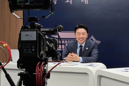 강훈식 대통령비서실장 "뉴미디어와 더 빠르고 정확하게 소통…비판도 더 나은 정부 만드는 힘"
