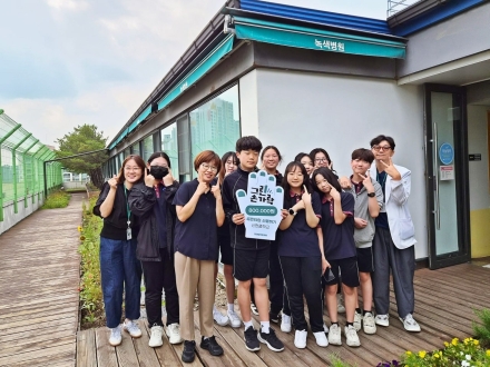 다친 노동자의 손끝에 희망을 전한 중학생들… 신현중학교, 굿즈 판매 수익금 전액 기부