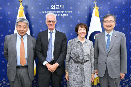 조현 외교장관, 세계분쟁협력연구소 석학들과 면담… "한반도 평화 위한 실질적 협력 강화"