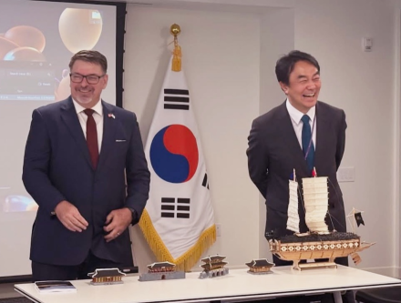 아메리칸-코리안 버키 교수의 경복궁 사랑…미니어처로 잇는 한국 문화와 미국 사회