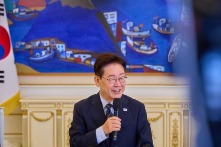 이재명 대통령, 시민사회와 3시간 30분 대화…“사회대개혁, 시민사회와 함께 풀겠다”